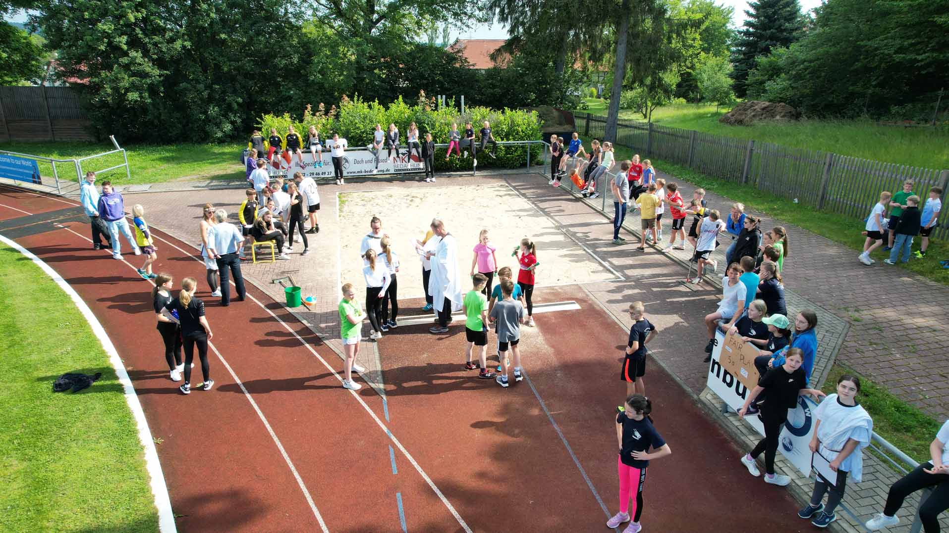 DJI_0590_Weitsprung mit Gewichten.jpg